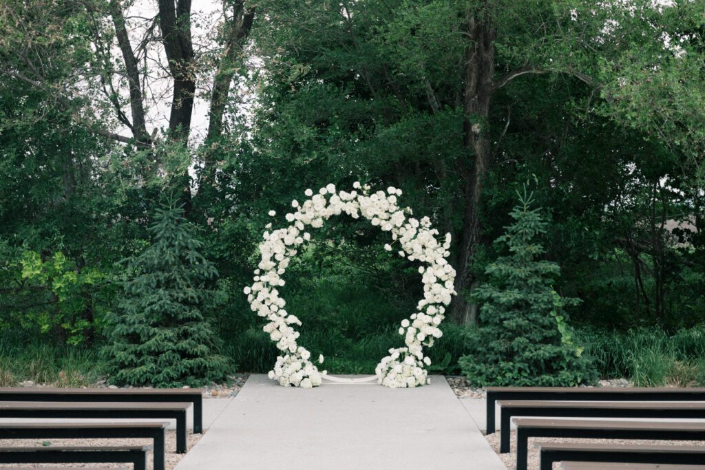 floral circle arch for ceremony 