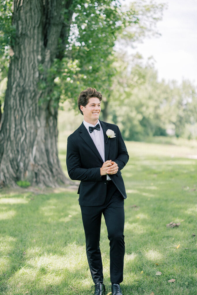 Bride and groom first look