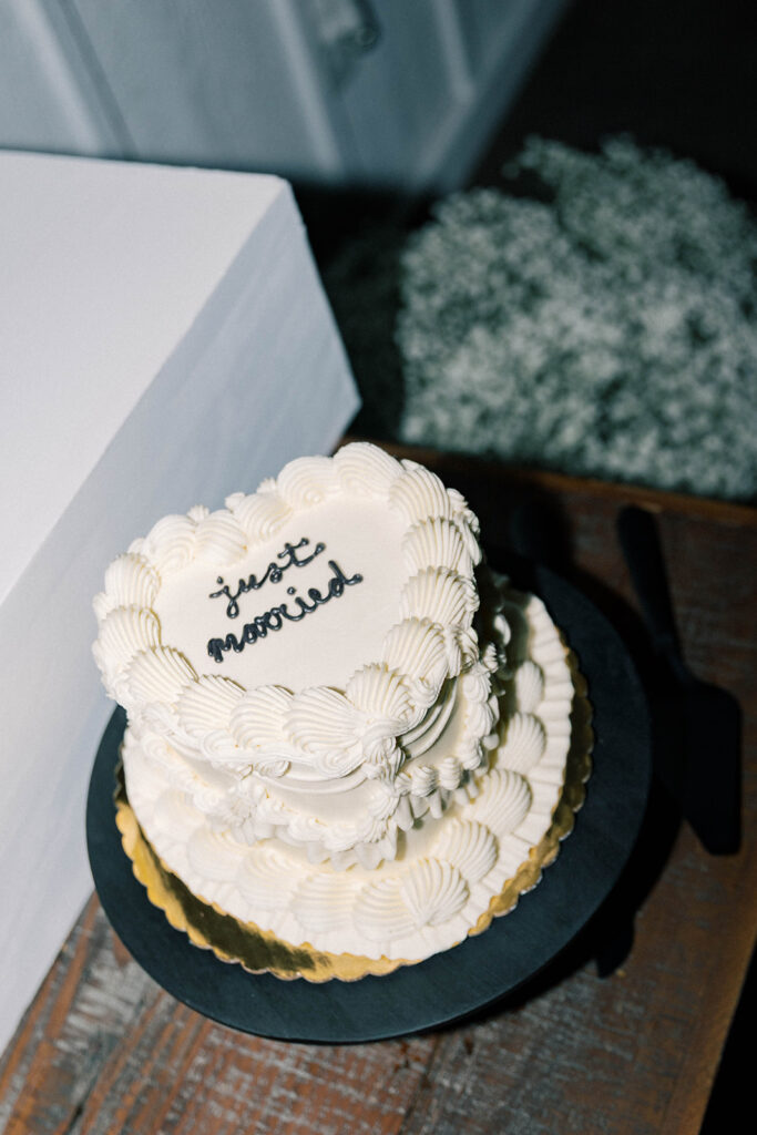 "Just Married" wedding cake