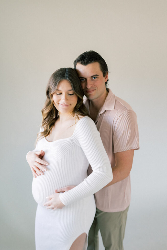 Maternity Session, couple posing 