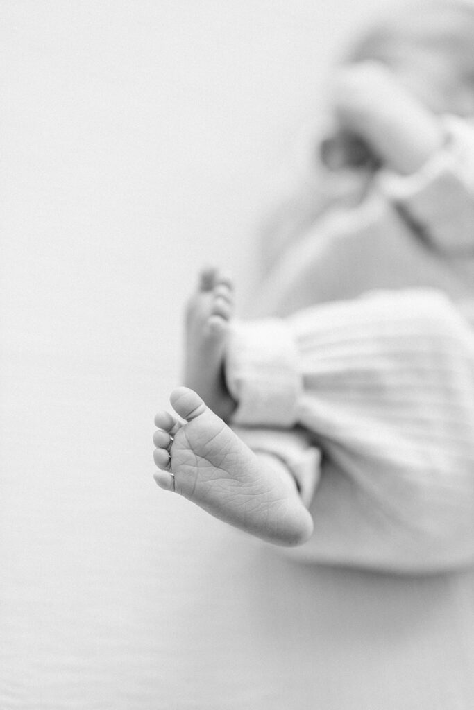 Maternity Session, black and white newborn feet