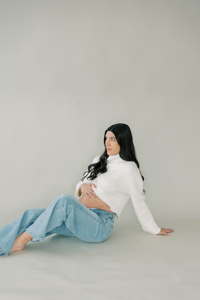 Maternity Session, mother posing