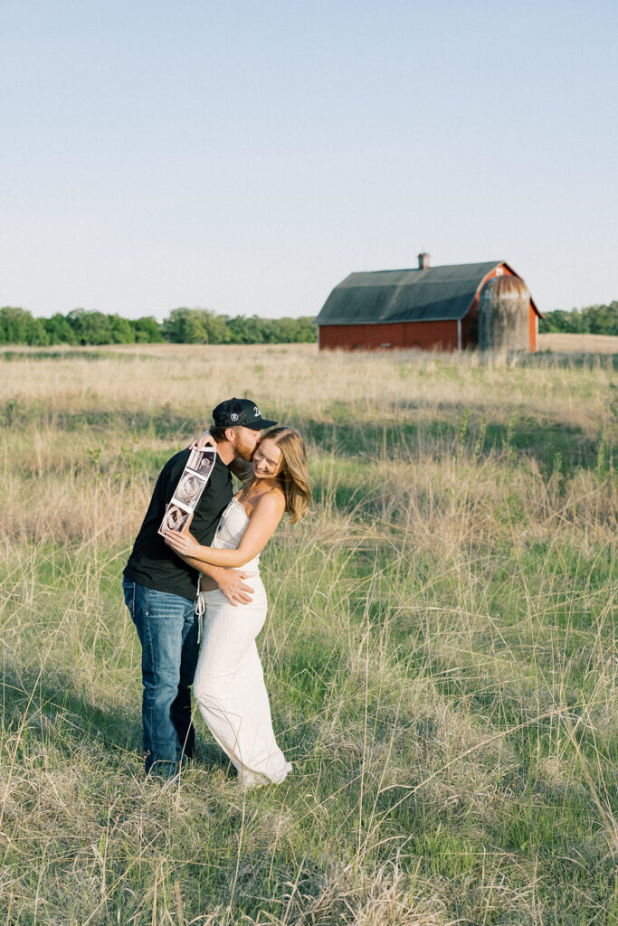Maternity Session, couple posing in the grass with an ultrasound photo