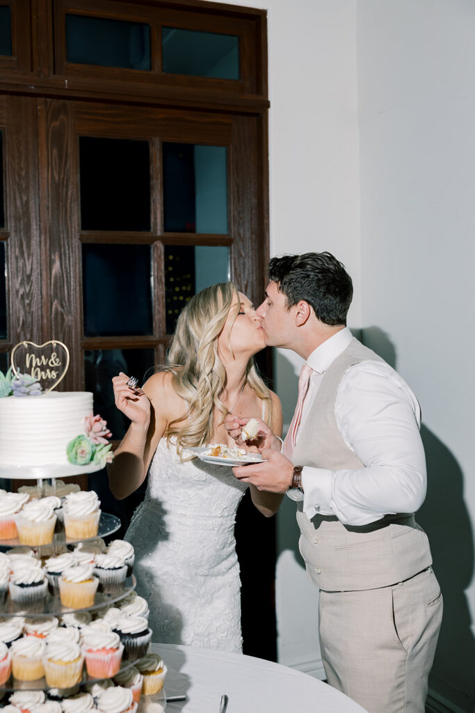bride and groom cake cutting