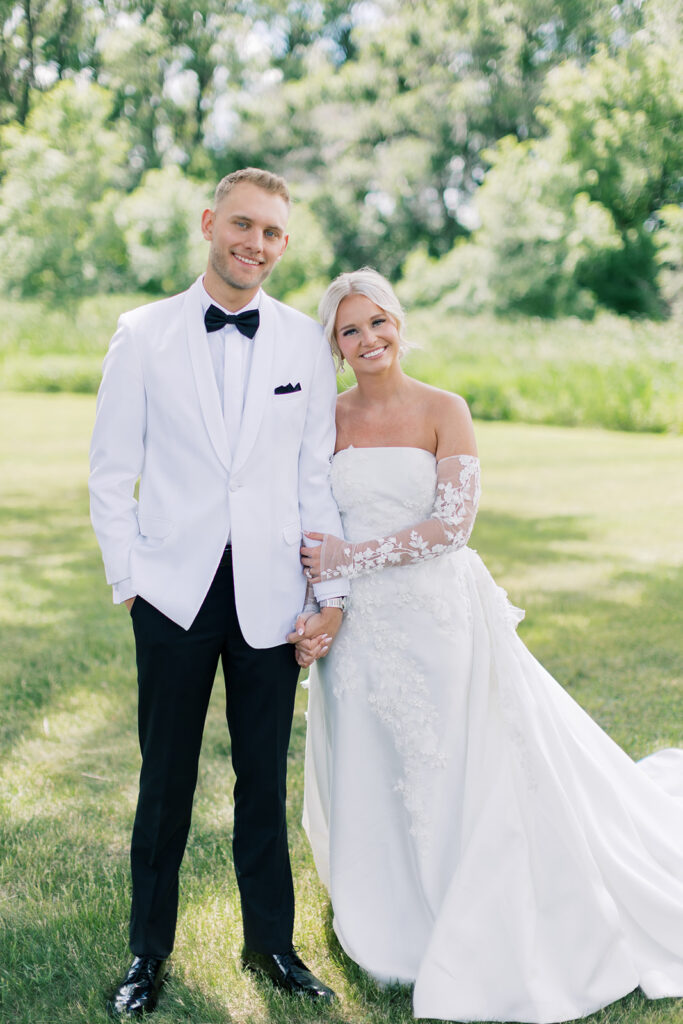 Fargo wedding photographer Liv By Grace Photo