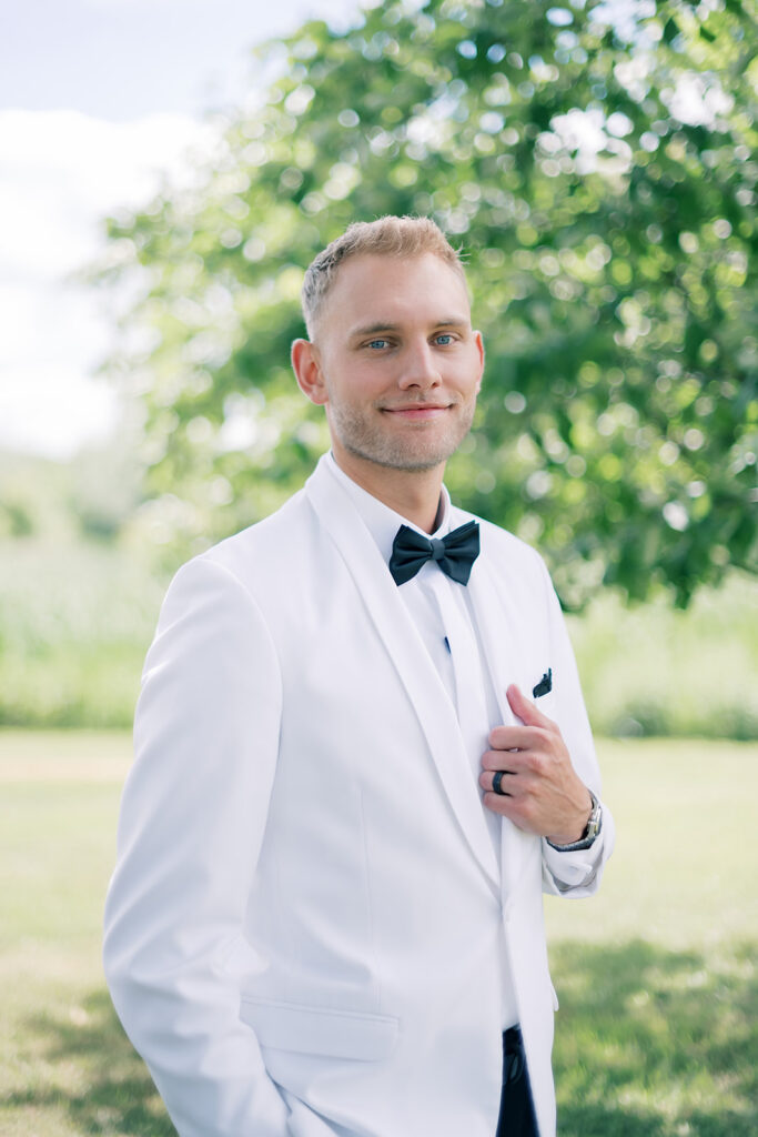 Fargo wedding photographer Liv By Grace Photo